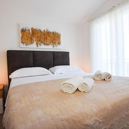 Apartments Karmen I Primosten Exterior photo