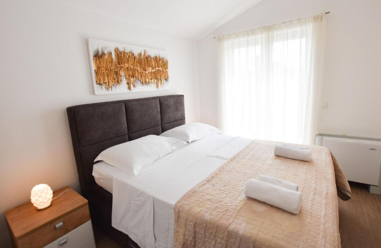 Apartments Karmen I Primosten Exterior photo