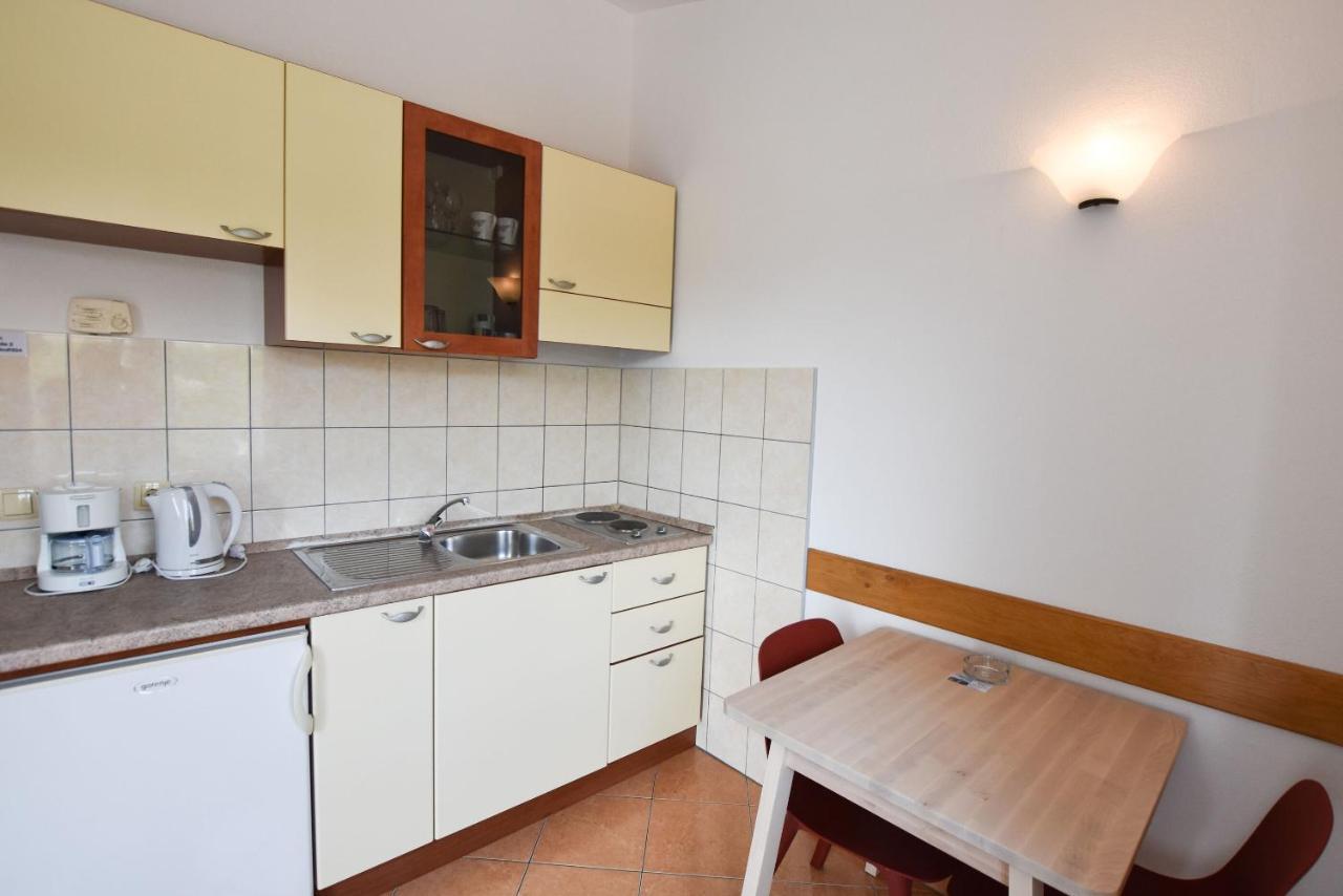 Apartments Karmen I Primosten Exterior photo