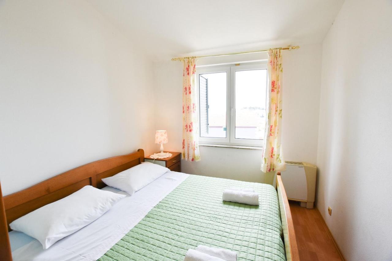 Apartments Karmen I Primosten Exterior photo