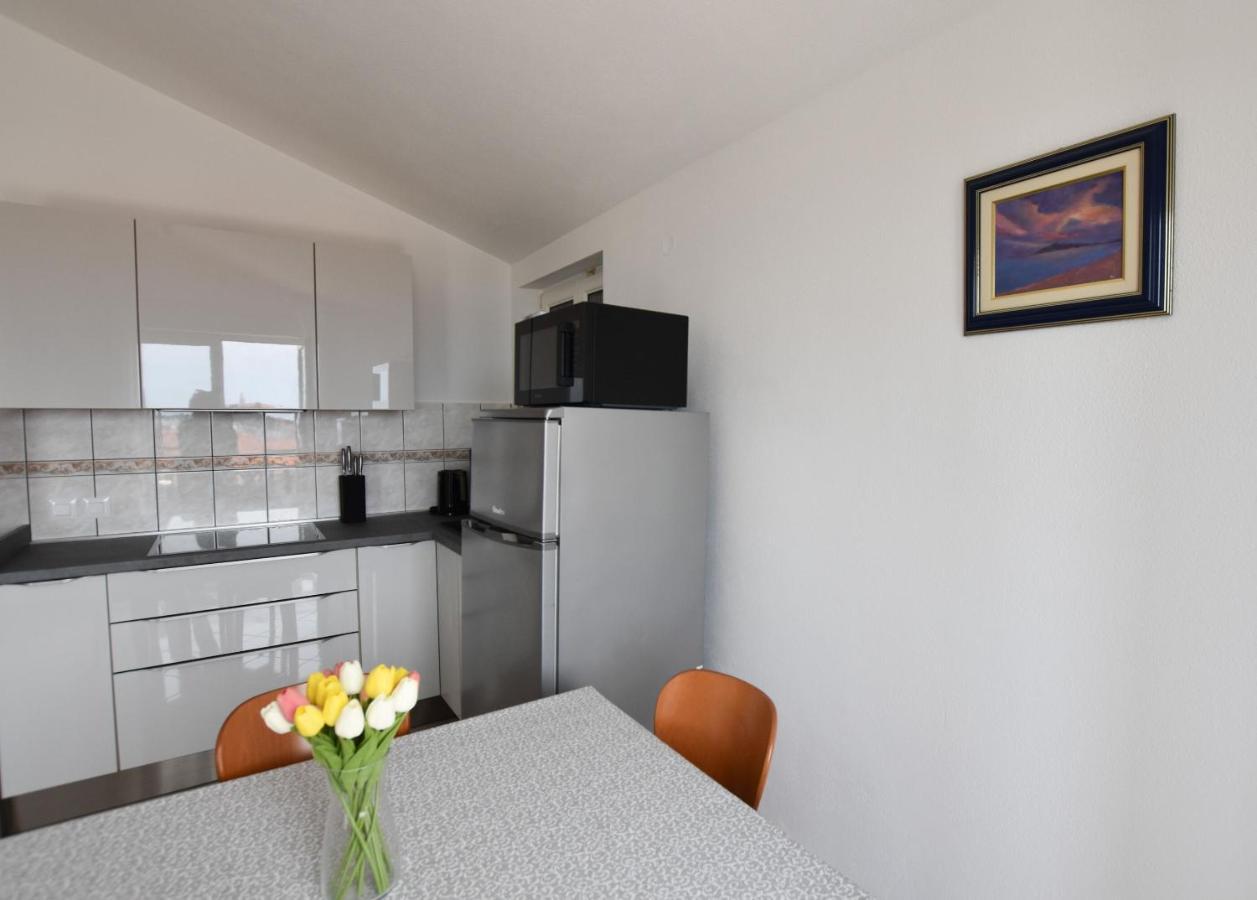 Apartments Karmen I Primosten Exterior photo