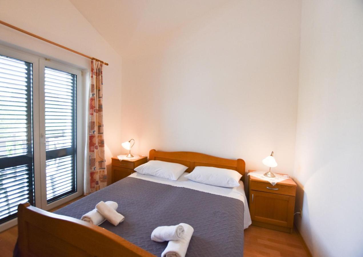 Apartments Karmen I Primosten Exterior photo