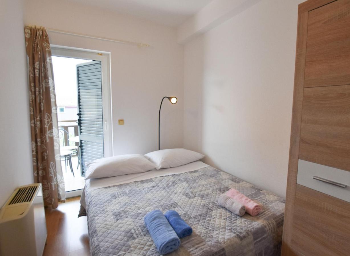 Apartments Karmen I Primosten Exterior photo