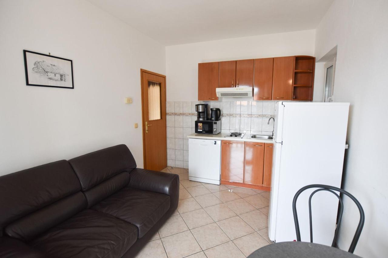Apartments Karmen I Primosten Exterior photo