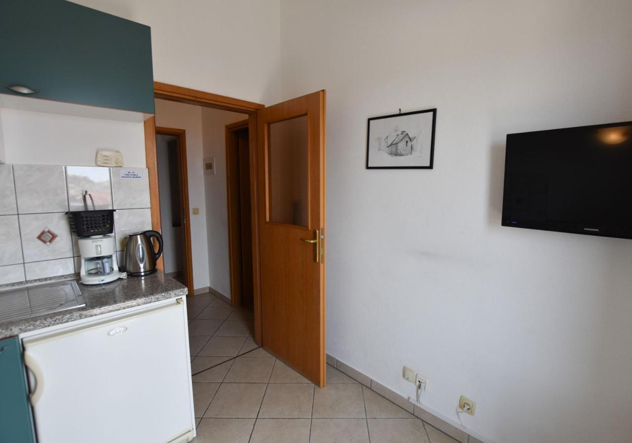 Apartments Karmen I Primosten Exterior photo