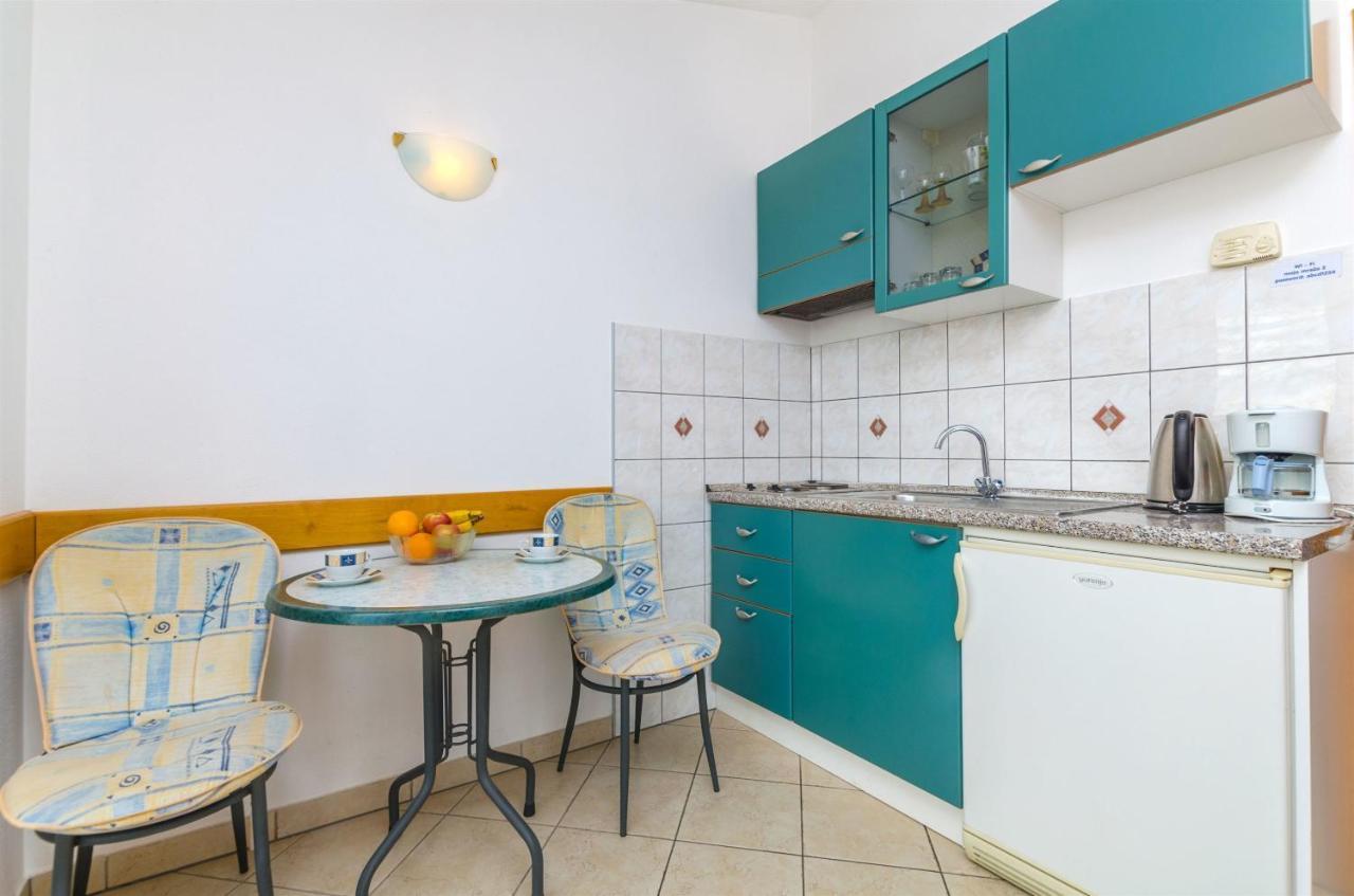 Apartments Karmen I Primosten Exterior photo