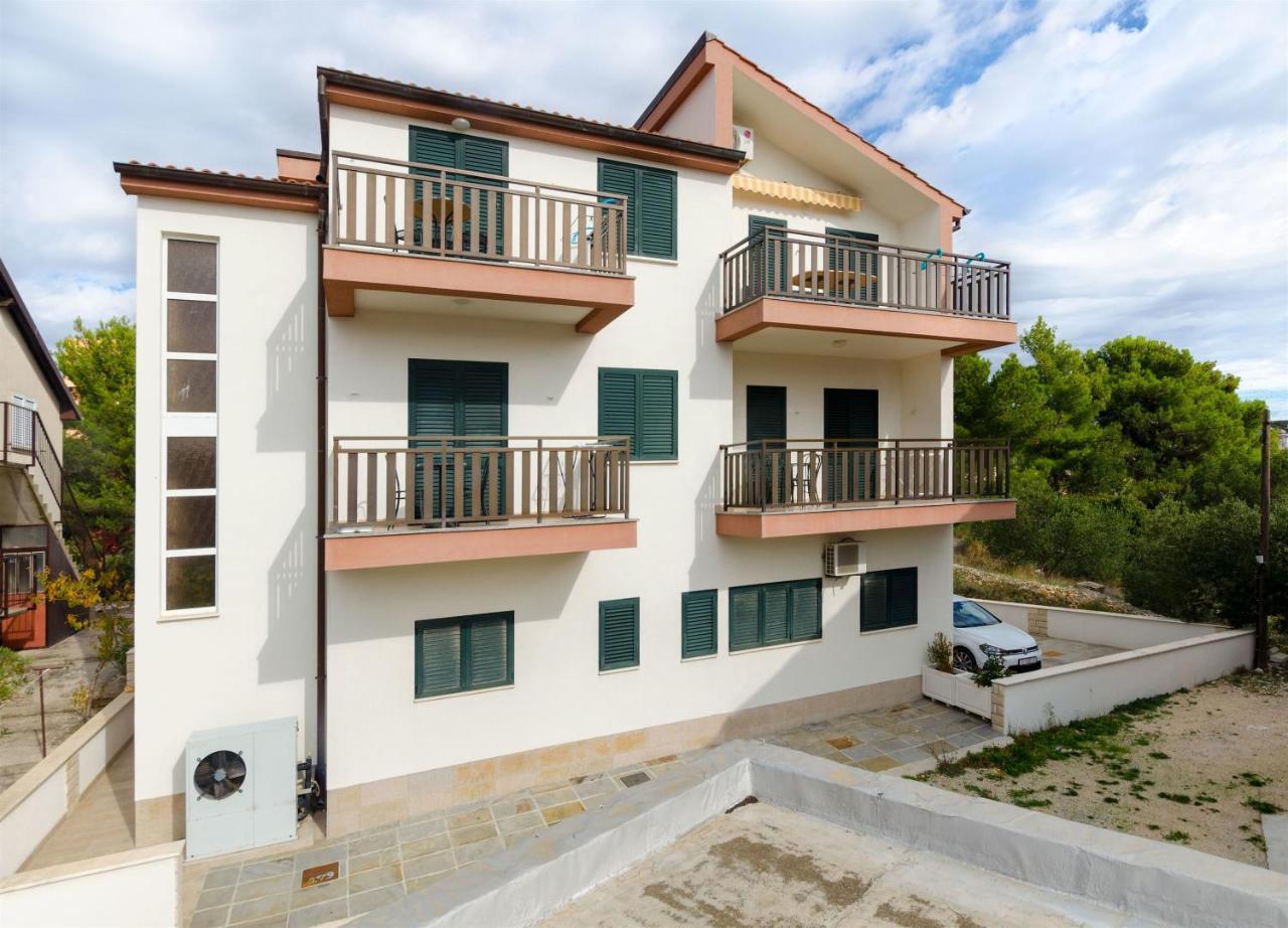 Apartments Karmen I Primosten Exterior photo