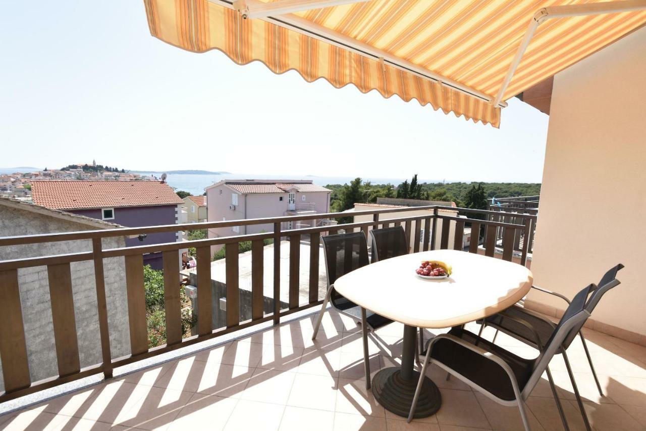 Apartments Karmen I Primosten Exterior photo